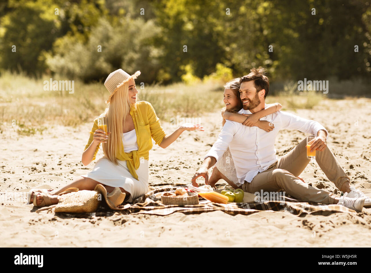Lunchtime Picnic In Park High Resolution Stock Photography and Images ...