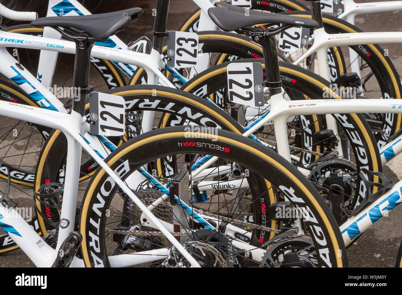 trek road racing bikes