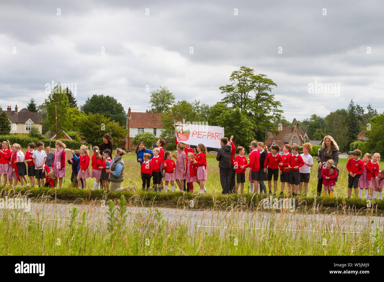 Excited school children from Peppard Church of England School wait for the OVO Energy Women's tour to pass Stock Photo