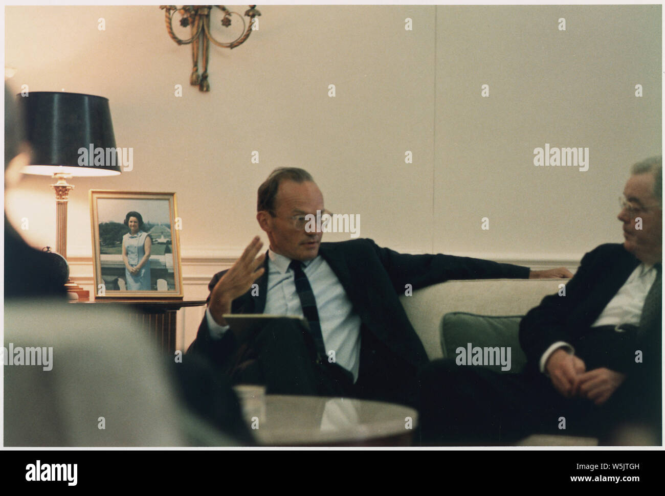 Advisors: McGeorge Bundy; Scope and content: Location: White House Oval  Office. Depicted: McGeorge Bundy, Ambassador Walworth Barbour Stock Photo -  Alamy