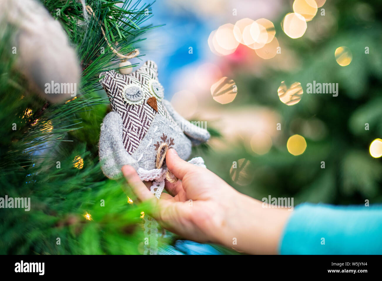 childchildren Cartoon girl in tree with light hi-res stock photography and images - Alamy