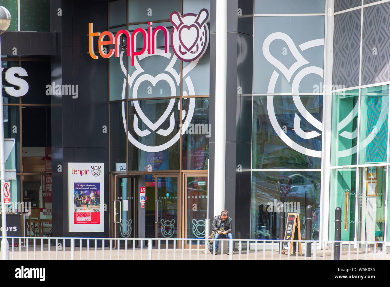 Fountain park hires stock photography and images Alamy