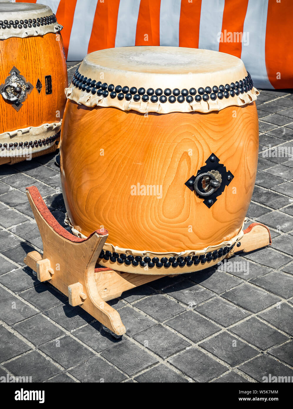 Traditional asian percussion instrument. Taiko or wadaiko or chu-daiko drum  outdoor permormance Stock Photo - Alamy