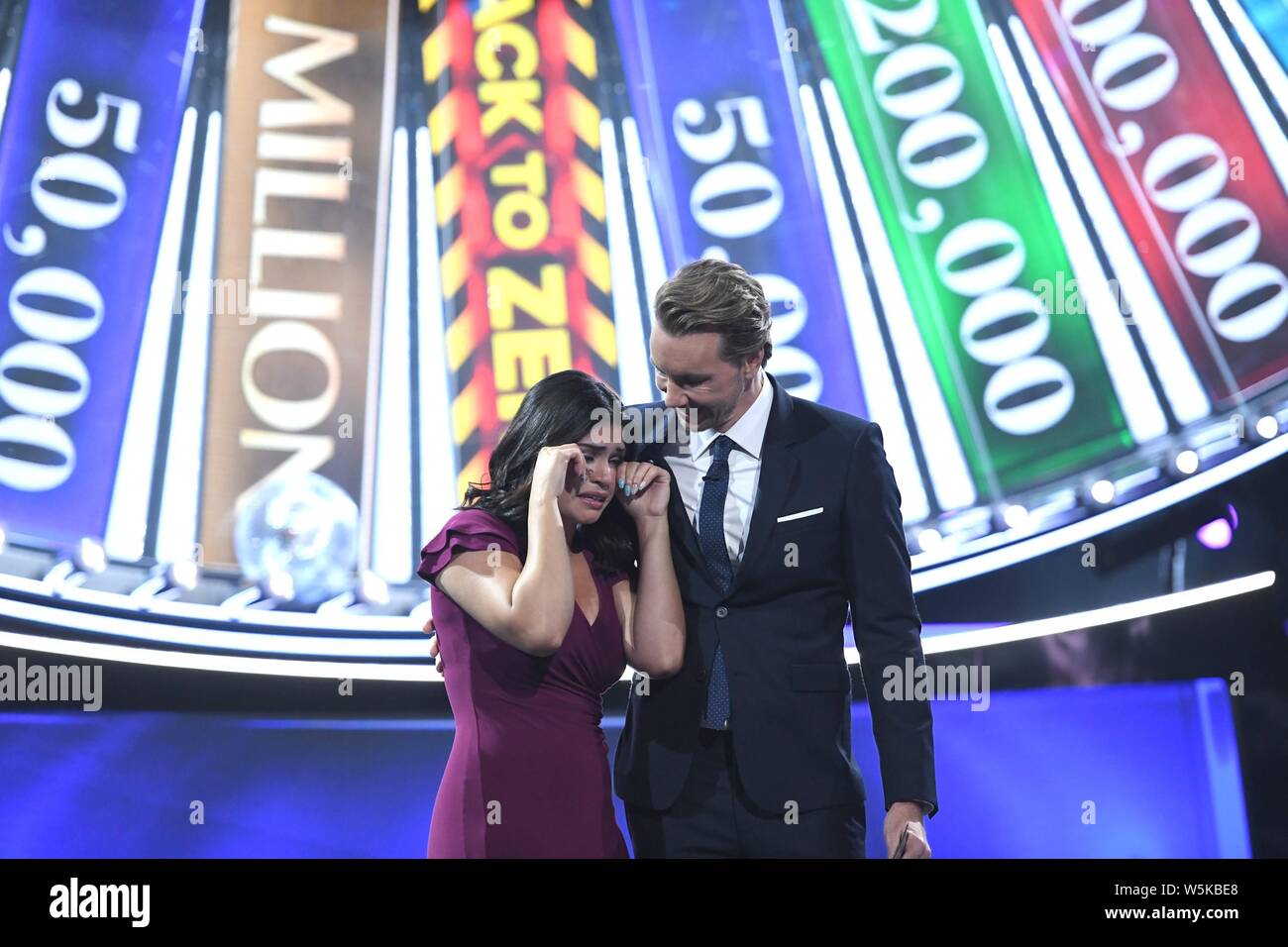 Spin The Wheel From Left Contestant Mariana Villarreal Host Dax Shepard Villarreal Family Season 1 Ep 105 Airs July 25 19 Ph Michael Becker C Fox Courtesy Everett Collection Stock Photo Alamy