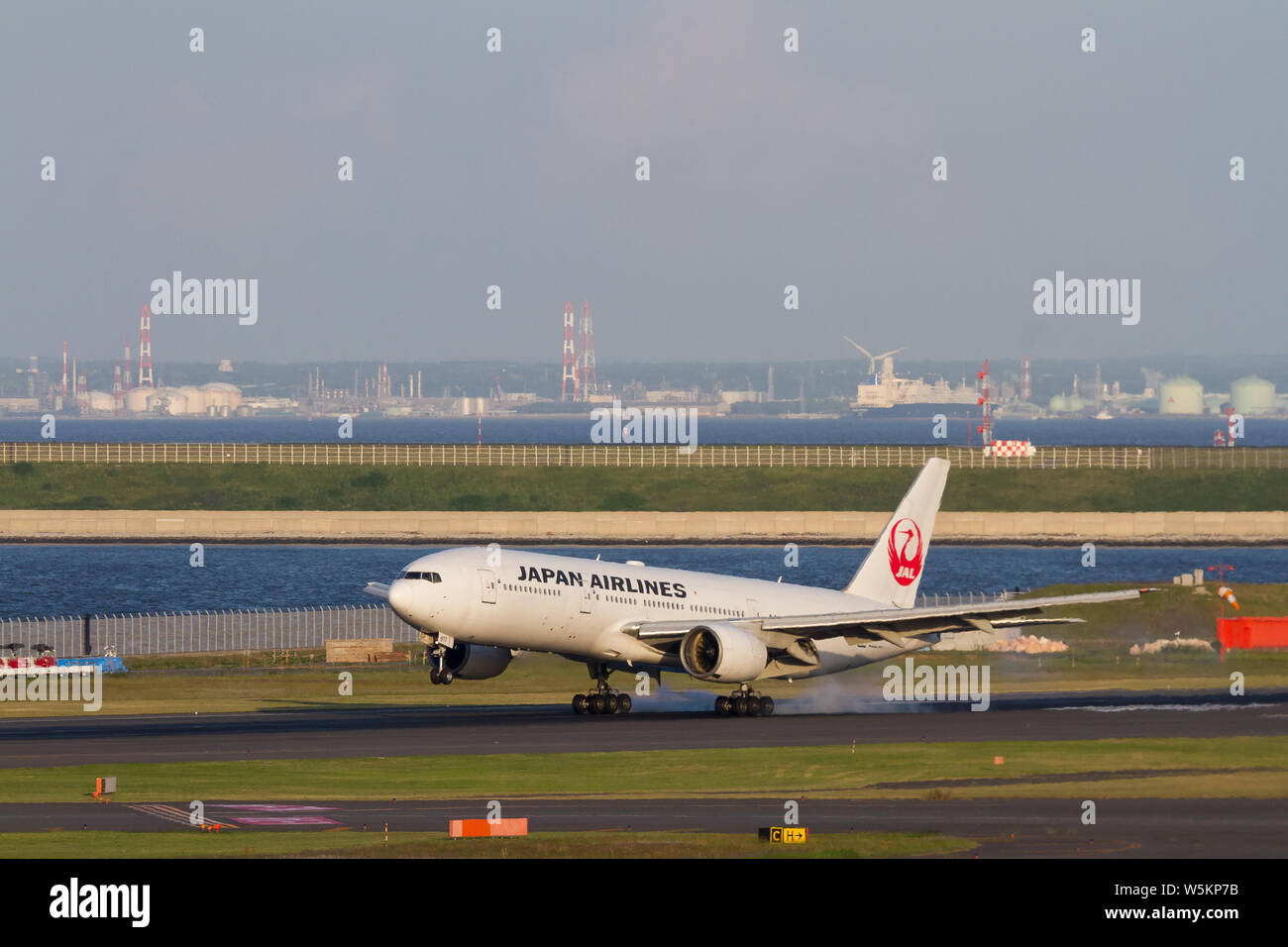 A Japan Airlines (JAL) Boeing 777-289 landing at Haneda Airport, Tokyo, Japan. Stock Photo
