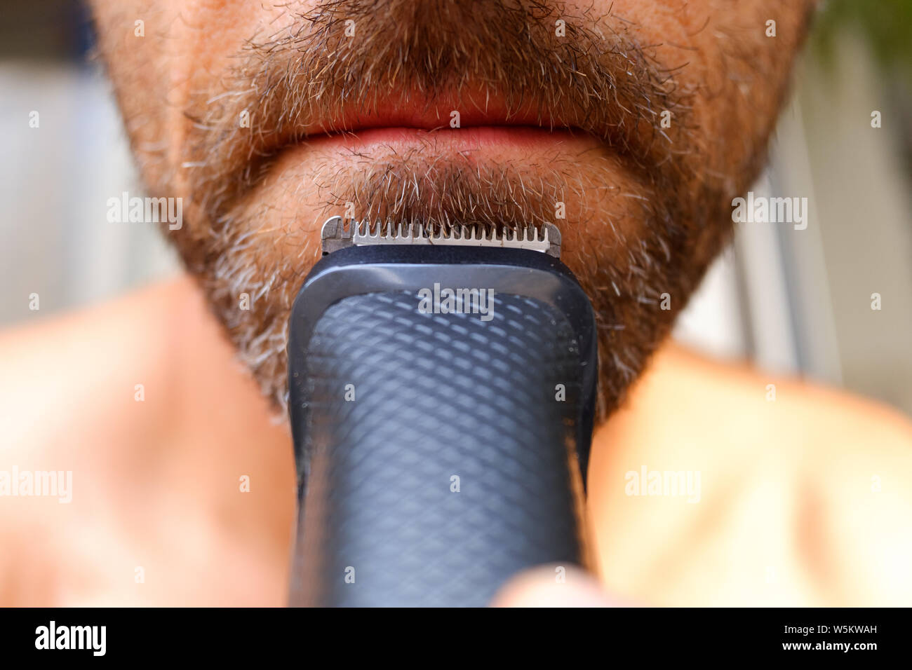 how to trim facial hair with clippers