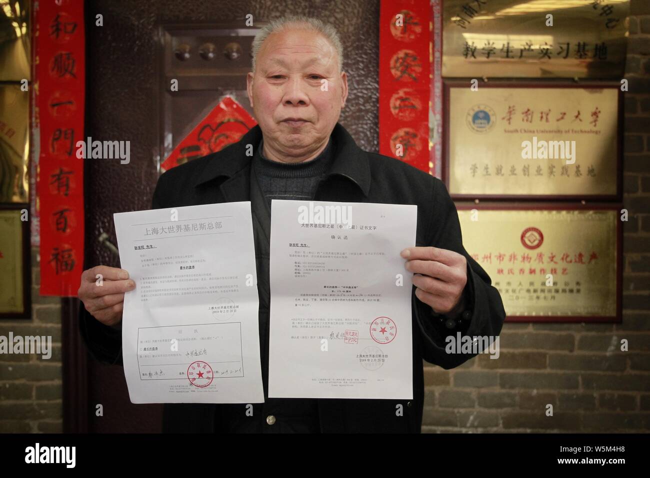 70-year-old Chinese Elderly Man Geng Fawang Shows Certificates ...