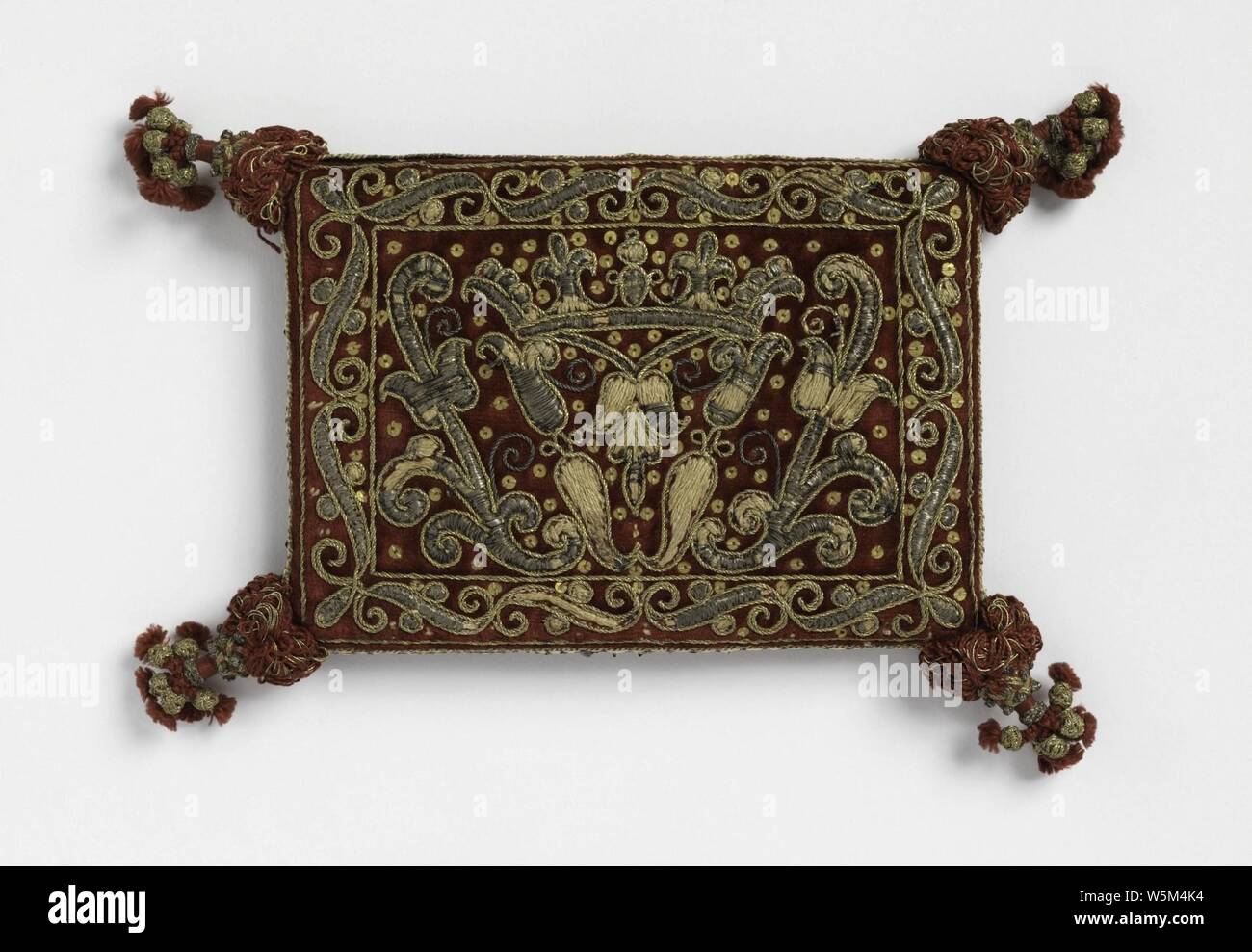 SMALL SQUARE CUSHION SECRET HISTORY