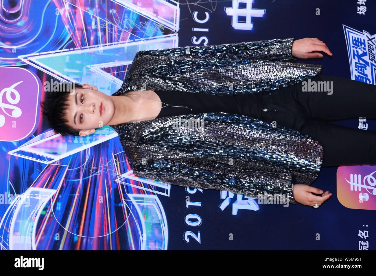 Huang Zitao's Blue Hair: Red Carpet Moments - wide 5