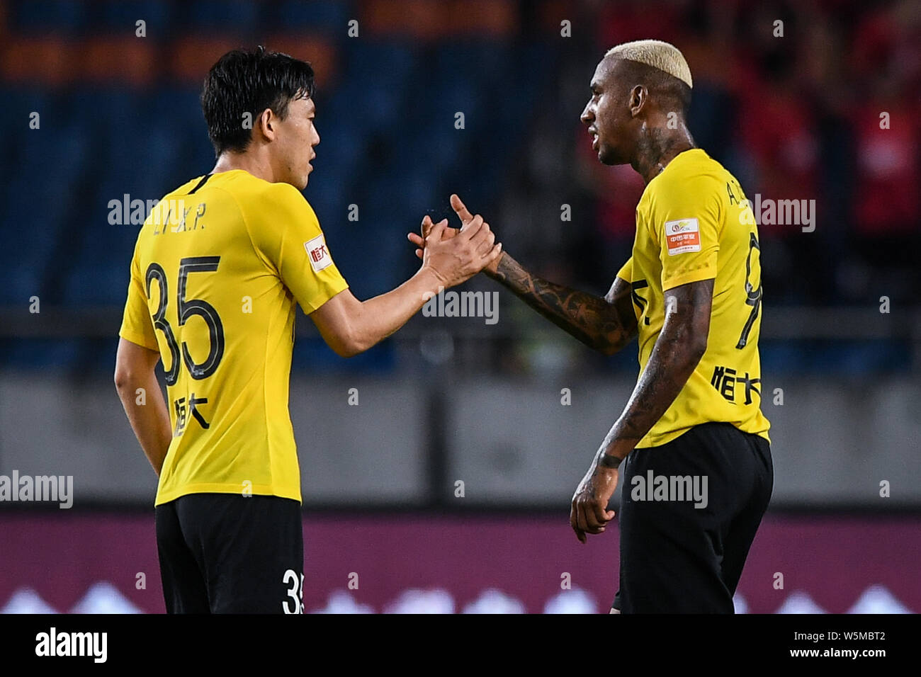 https www alamy com brazilian football player anderson souza conceicao known as anderson talisca or simply talisca right of guangzhou evergrande taobao celebrates with image261677138 html