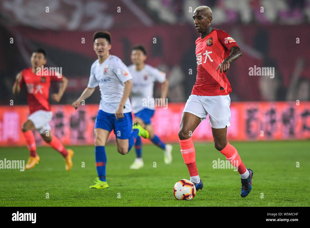 Brazilian Football Player Anderson Souza Conceicao Known As Anderson Talisca Or Simply Talisca Of Guangzhou Evergrande Taobao Dribbles Against Shand Stock Photo Alamy