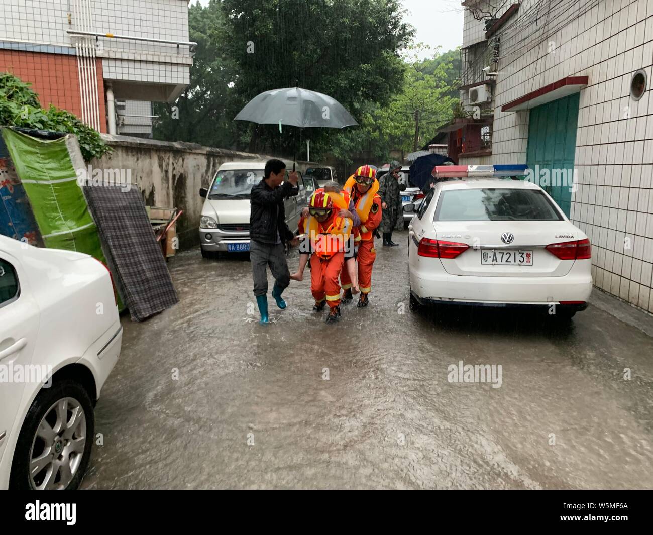 Chinese Rescuers Evacuate Local Residents In Floodwater After A Heavy ...