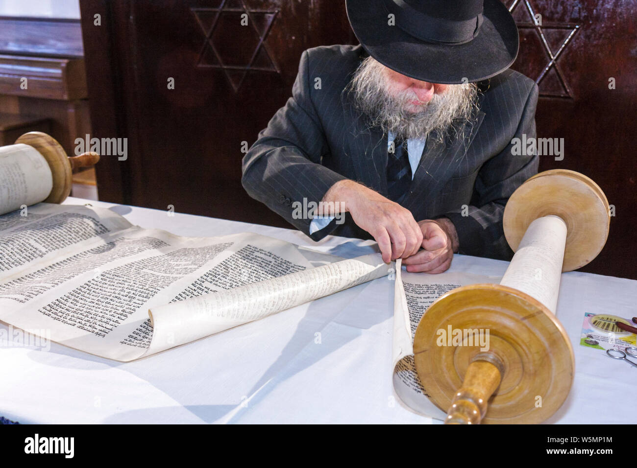 Chabad Lubavitch High Resolution Stock Photography And Images Alamy