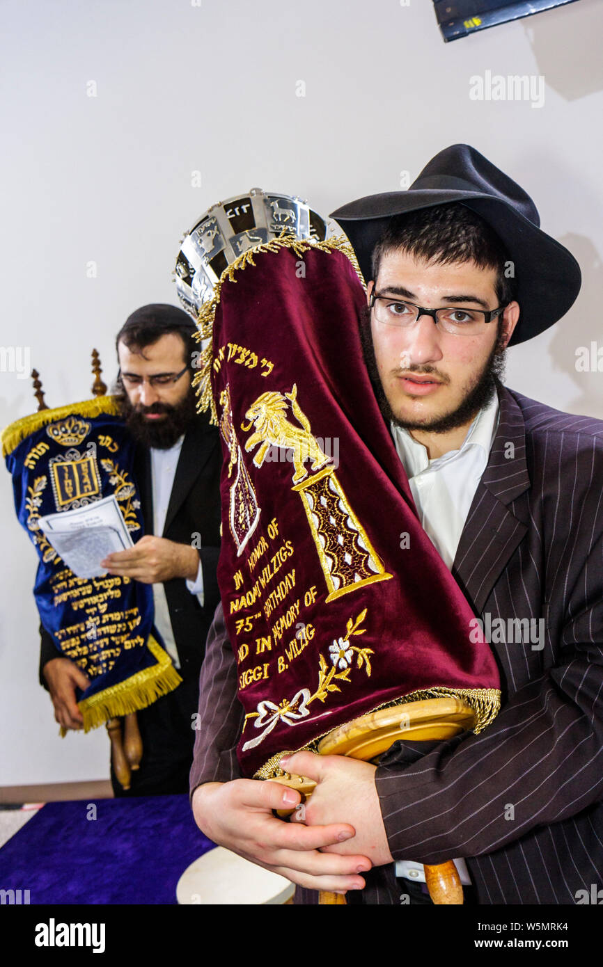 Hasidic rebbe hi-res stock photography and images - Alamy