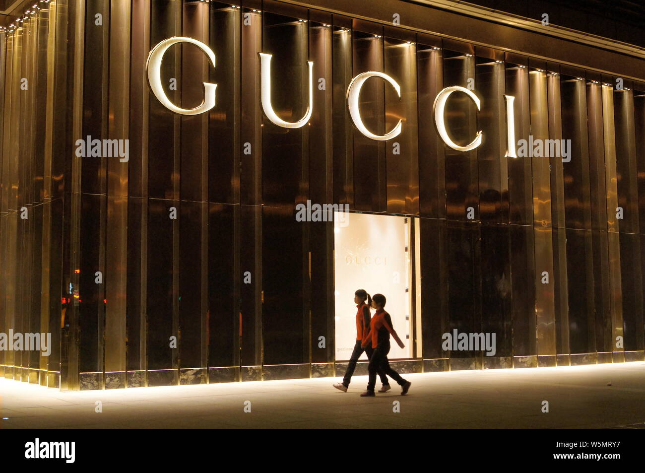 FILE--Chinese pedestrians walk past a store of Gucci in Beijing, China, 23  November 2013. French luxury group Kering ., which owns Gucci, Yves  Stock Photo - Alamy