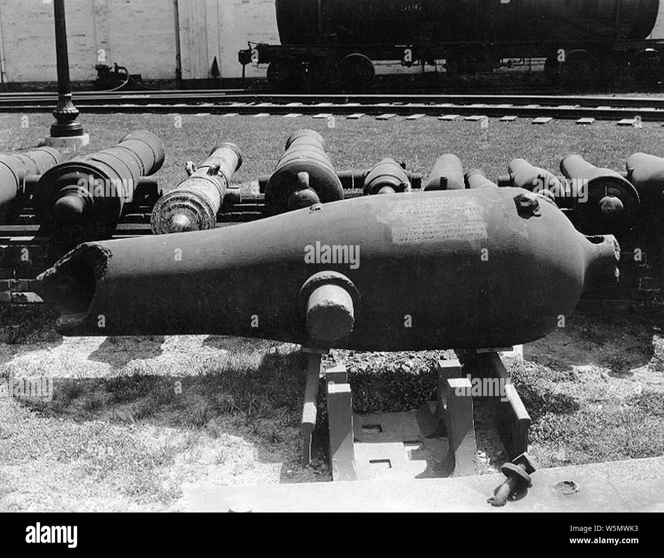 Dahlgren gun hires stock photography and images Alamy