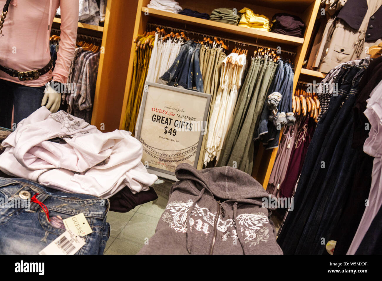 guess jeans shop
