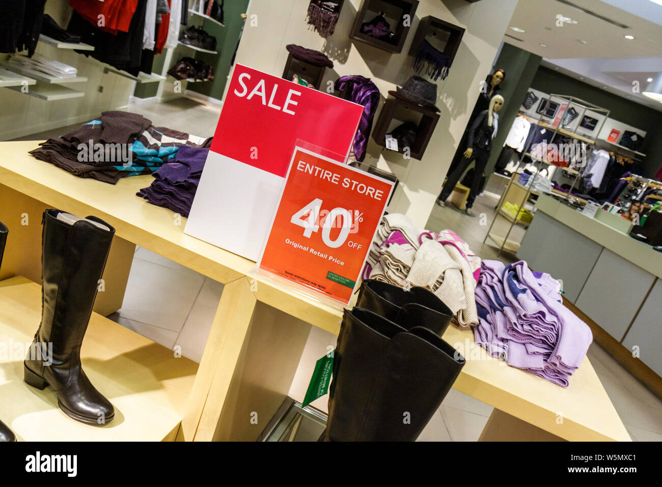 Benetton Logo Hi Res Stock Photography And Images Page 2 Alamy