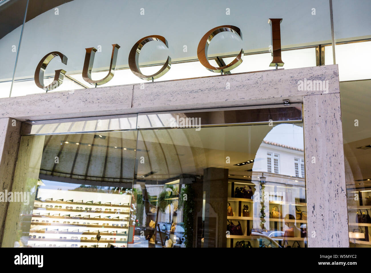 Palm Beach Florida,Worth Avenue,Gucci,boutique,store window,Italian  designer,fashion,trendy,luxury,fashionable,upscale,luxury,high end,shopping  shoppe Stock Photo - Alamy