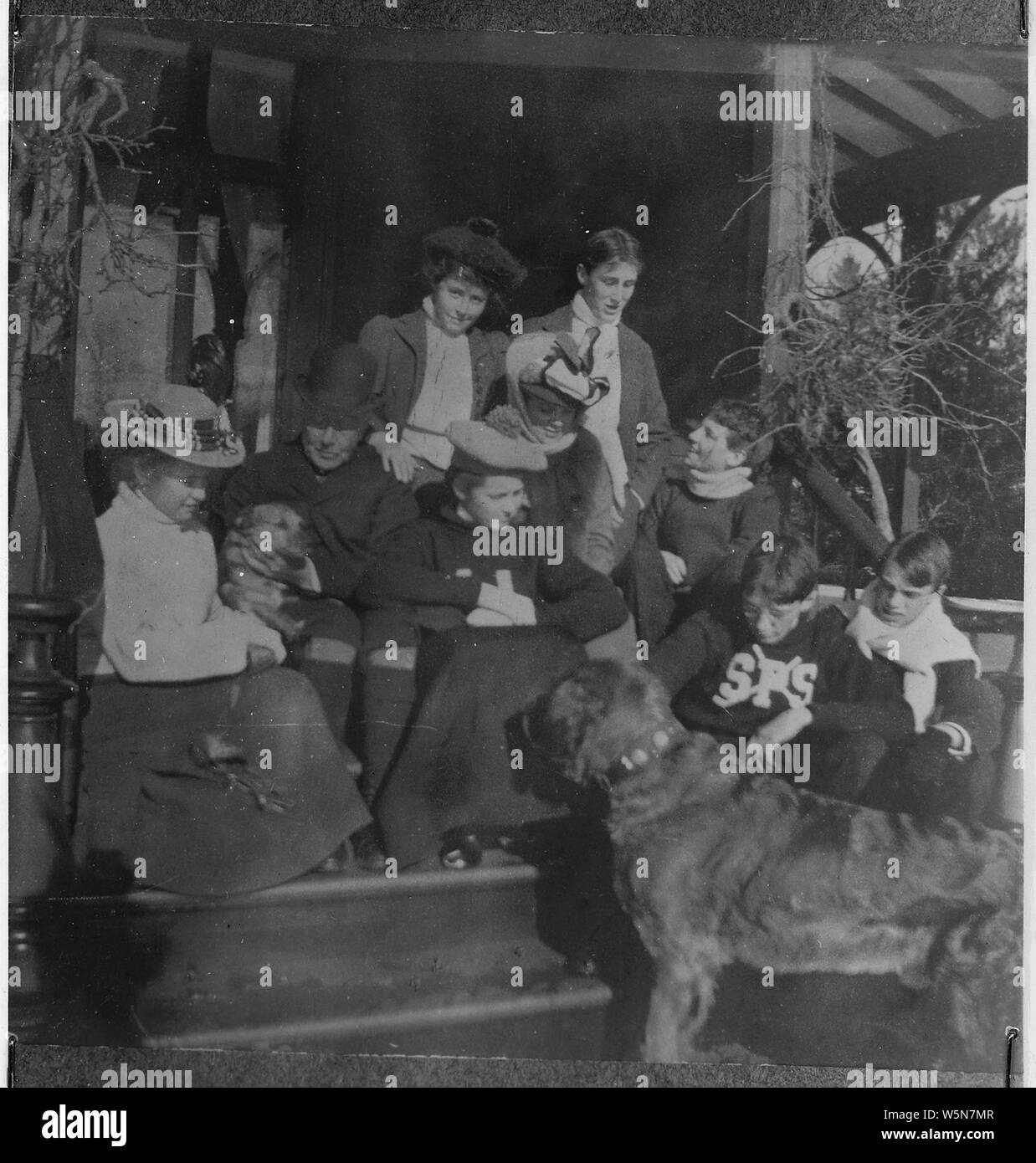 Franklin D. Roosevelt, his father, Helen and Taddy Roosevelt, Mary Newbold, and Ellen Delano in Hyde Park Stock Photo