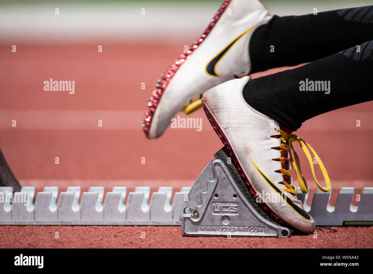 Runner in starting blocks hires stock photography and images Alamy