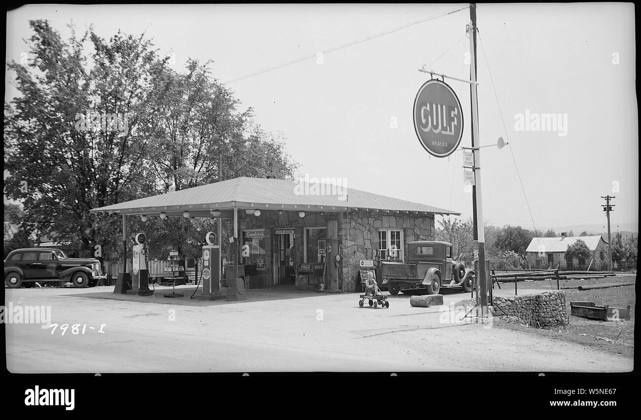 Gulf Filling Station Stock Photo - Alamy