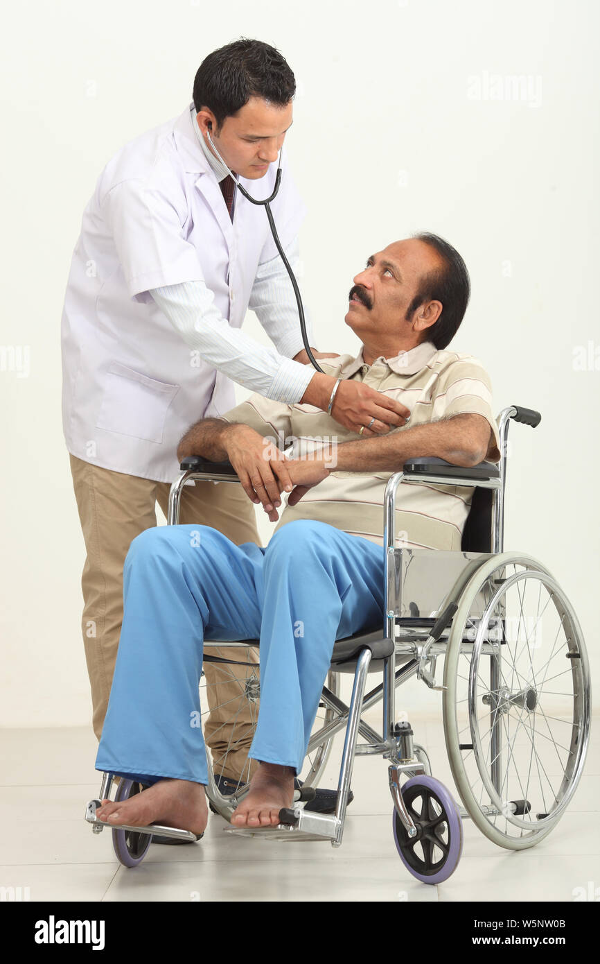Male doctor examining a patient hi-res stock photography and images - Alamy