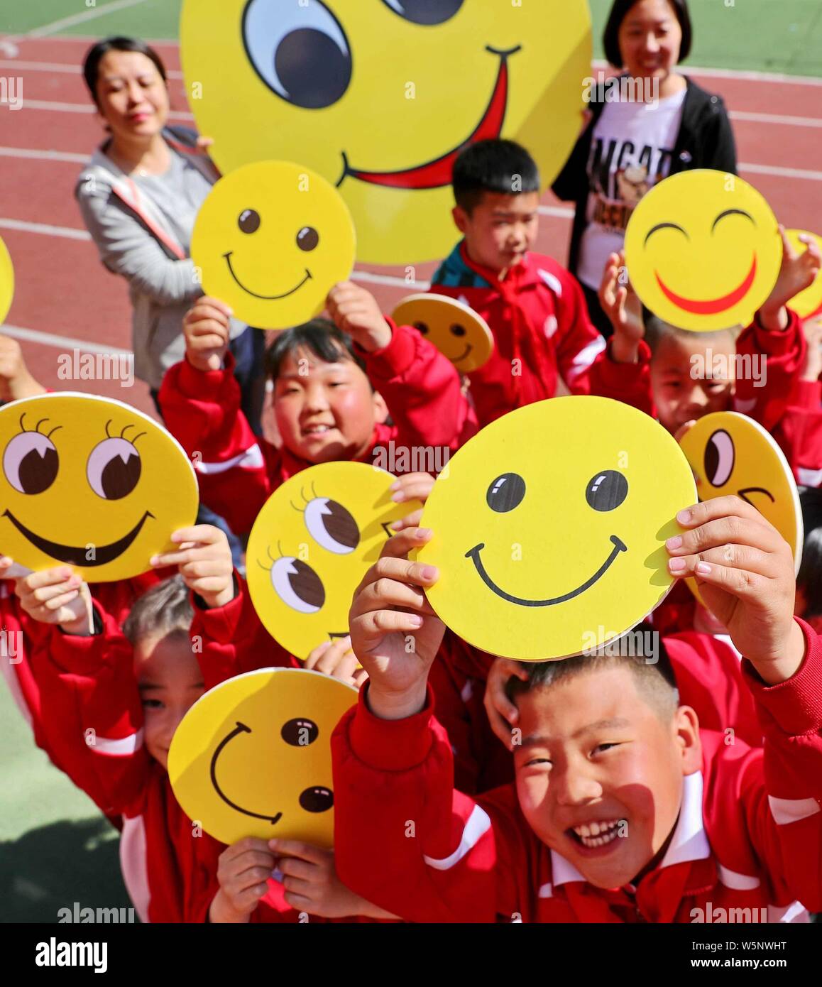 Smiley young Chinese students show smiling cartoon faces they made to welcome the World Smile Day at a primary school in Qinhuangdao city, north China Stock Photo - Alamy Smiley young Chinese students show smiling cartoon faces they made to welcome the World Smile Day at a primary school in Qinhuangdao city, north China Stock Photo - Alamy