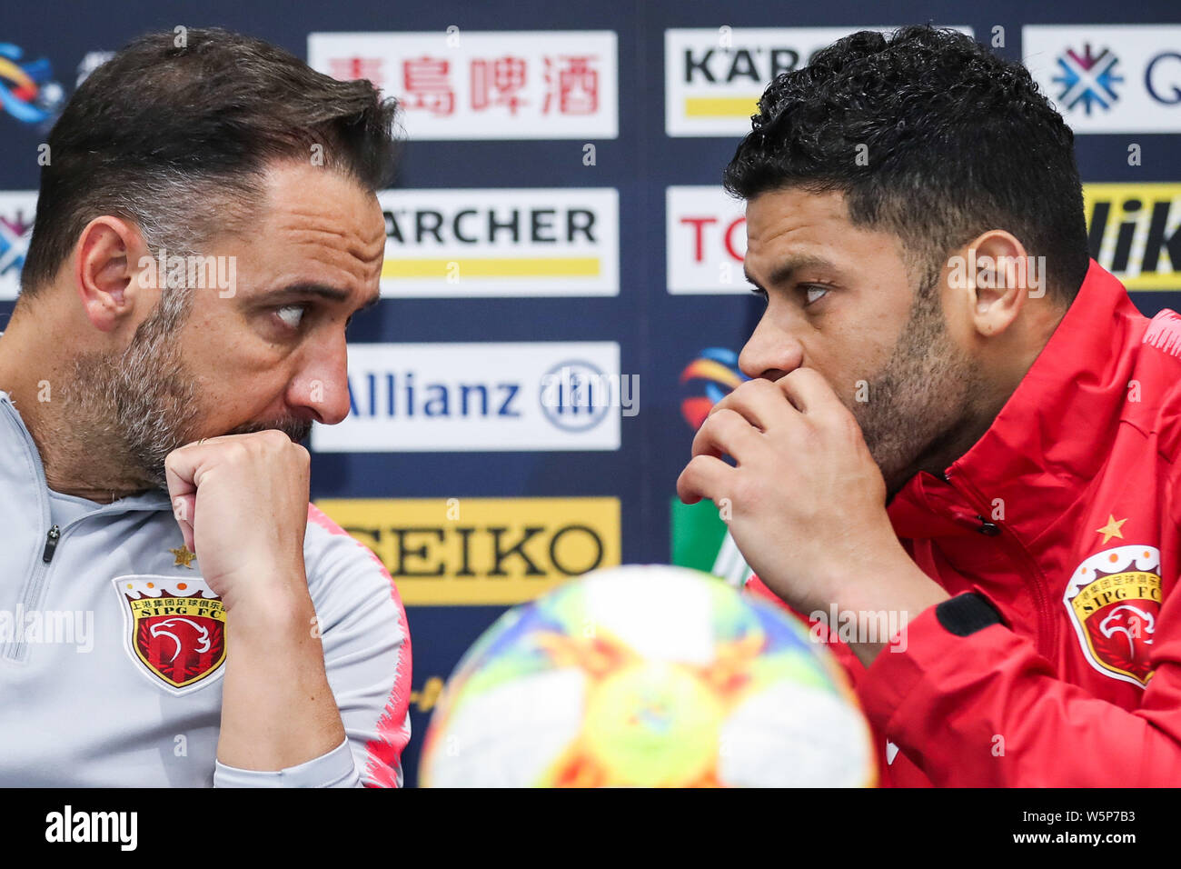 Head Coach Vitor Pereira Left And Brazilian Football Player Givanildo Vieira De Sousa Known As Hulk Of China S Shanghai Sipg Attend A Press Confer Stock Photo Alamy