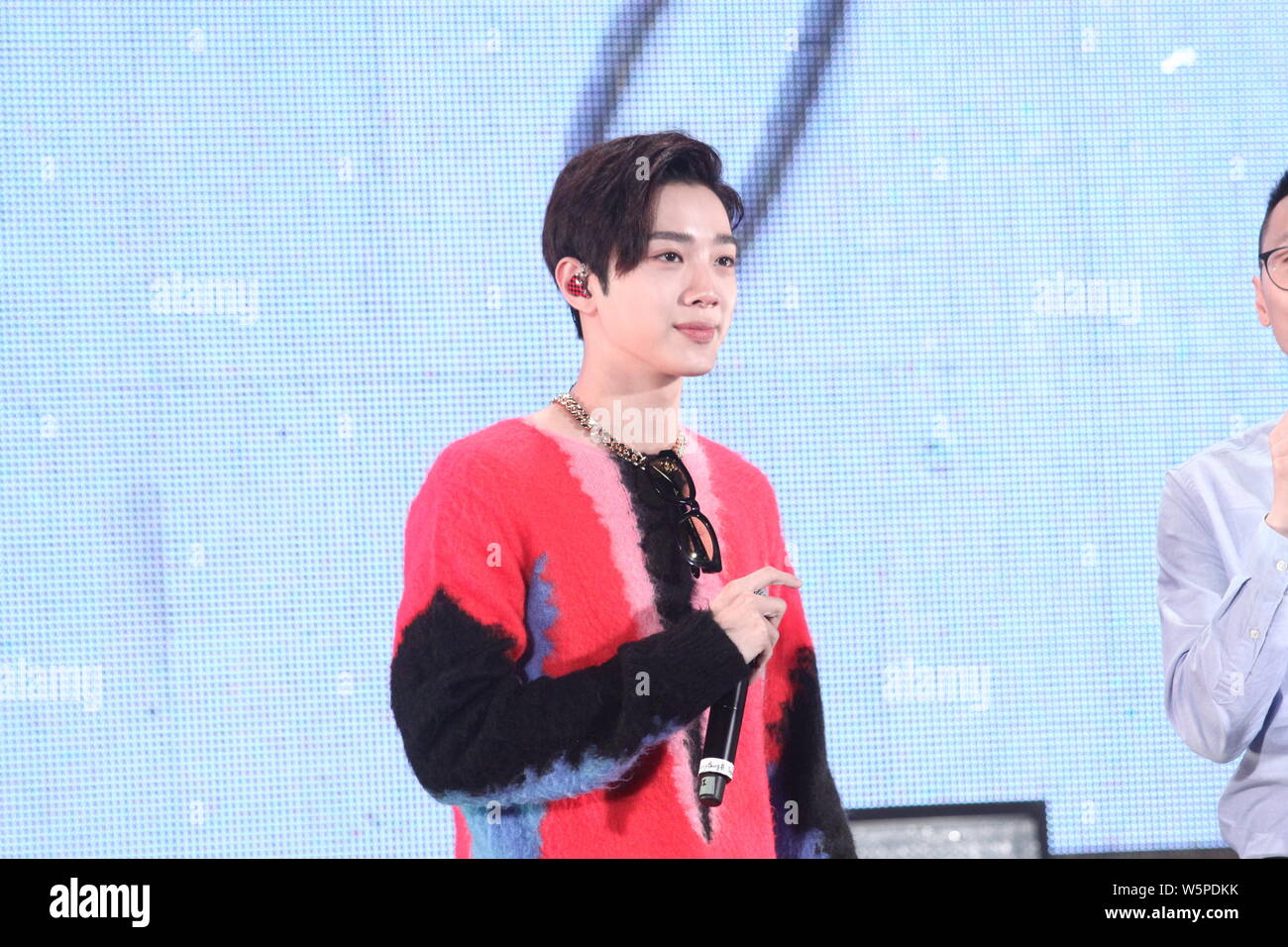 Taiwanese singer Lai Kuan-lin, also romanized as Lai Guan-lin, and a ...