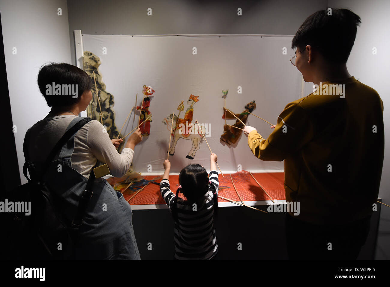 Shadow puppet china hi-res stock photography and images - Alamy
