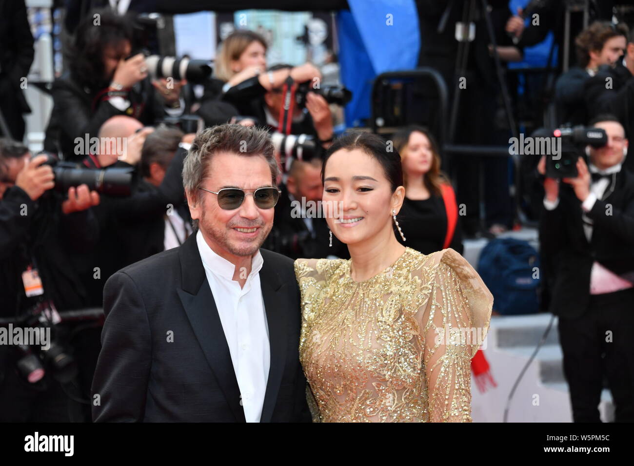 Chinese actress Gong Li, right, and her husband Jean-Michel Jarre pose as  they arrive on the red carpet for the 72nd Cannes International Film  Festiva Stock Photo - Alamy