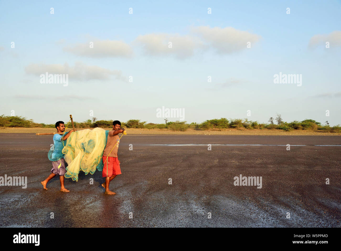 Indian fishermen gujarat hi-res stock photography and images - Alamy