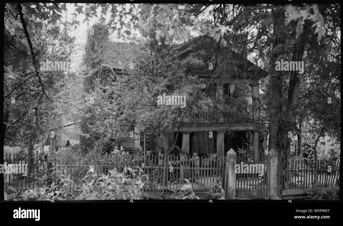 Leeper, Mrs. Mattie; family and home Stock Photo Alamy