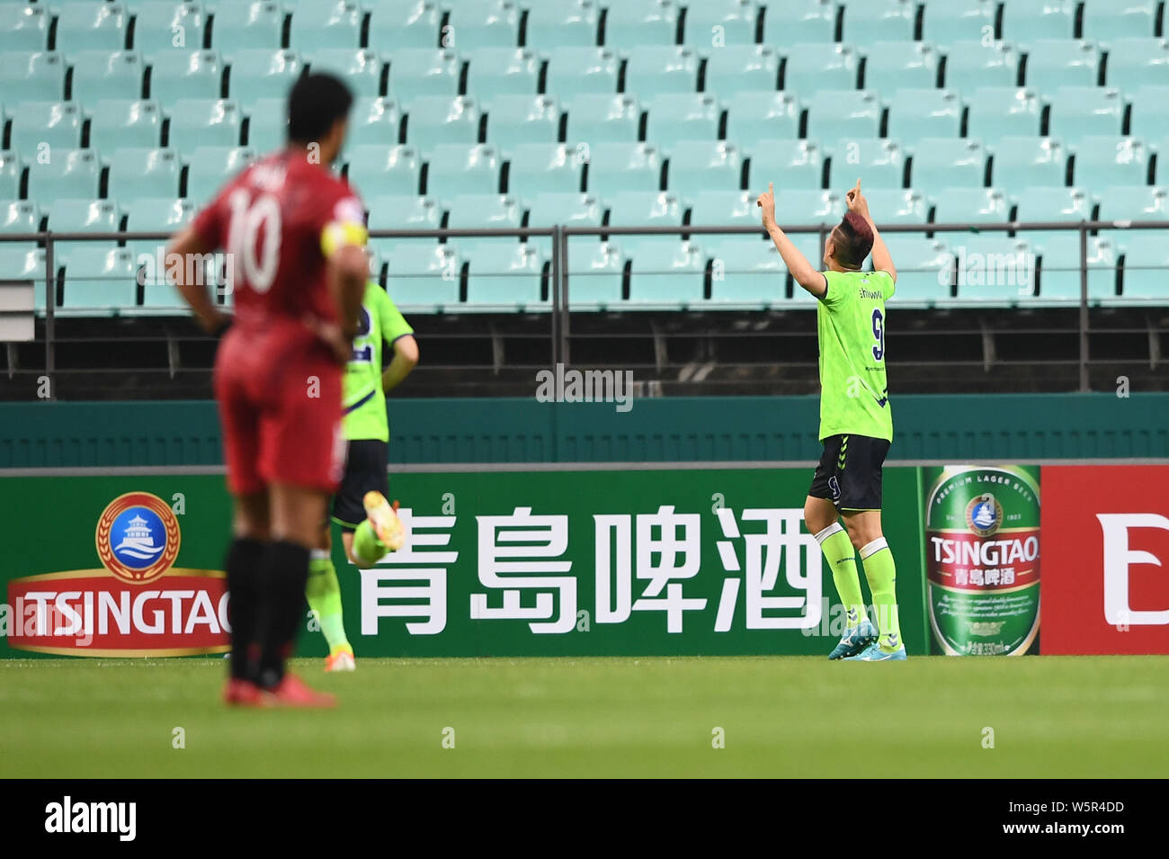 Kim Shin Wook Of South Korea S Jeonbuk Hyundai Motors F C Celebrates After Scoring Against China S Shanghai Sipg F C In The Quarter Final Match Duri Stock Photo Alamy