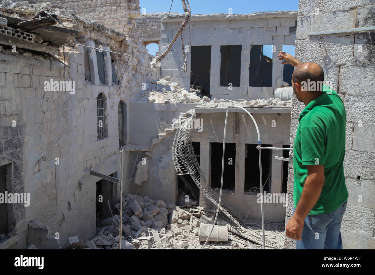 July 25, 2019: The destruction following an air bombardment in the Syrian northern town of Ariha. The airstrikes on the town of Ariha are part of the Syrian government's current campaign to regain the last rebel-held region in Syria Credit: Juma Mohammad/IMAGESLIVE/ZUMA Wire/Alamy Live News Stock Photo