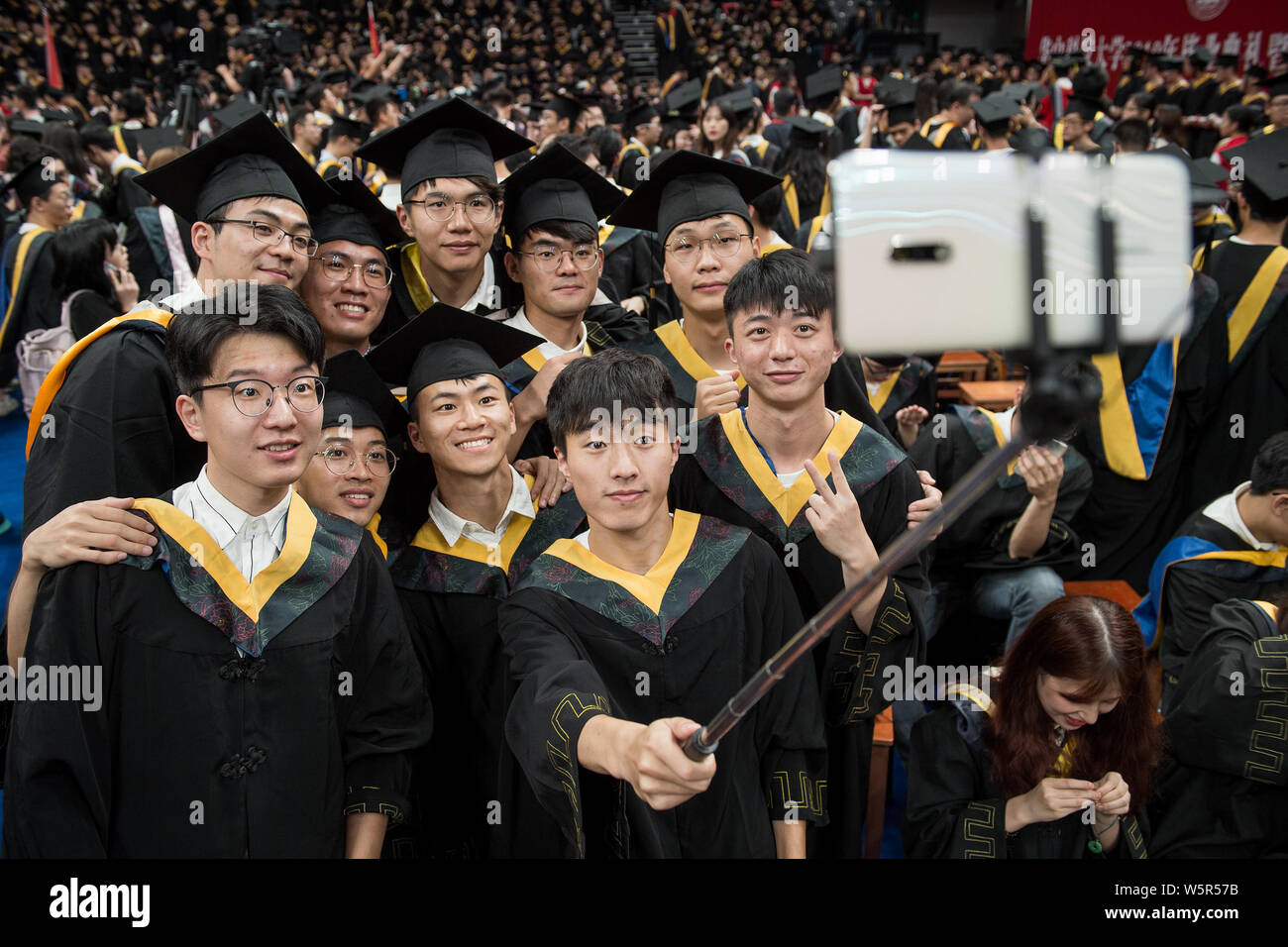 R Graduation Undergraduate gowns hi-res stock photography and images - Alamy
