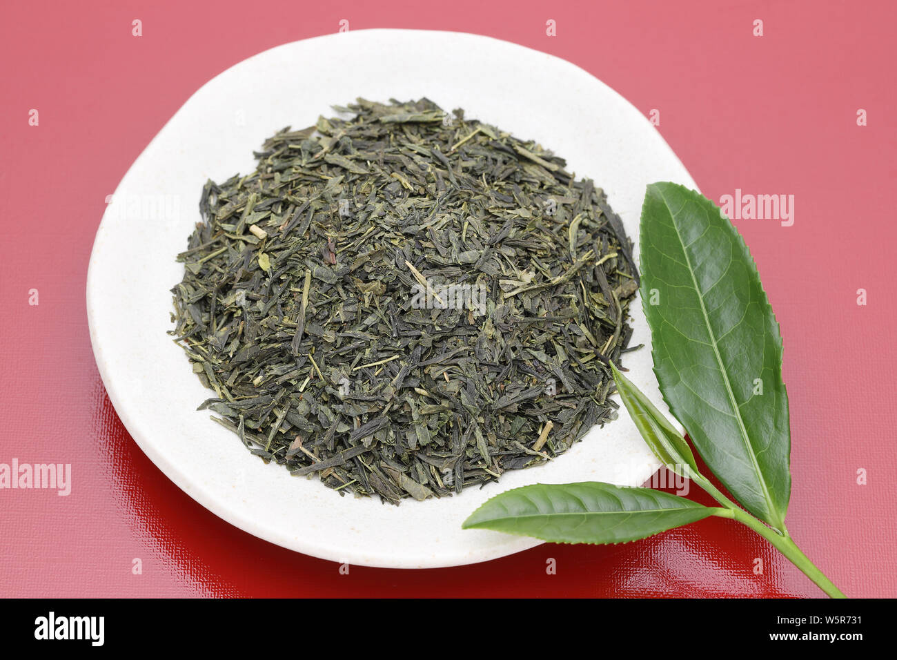 Dried tea leaves with green tea leaves Stock Photo - Alamy