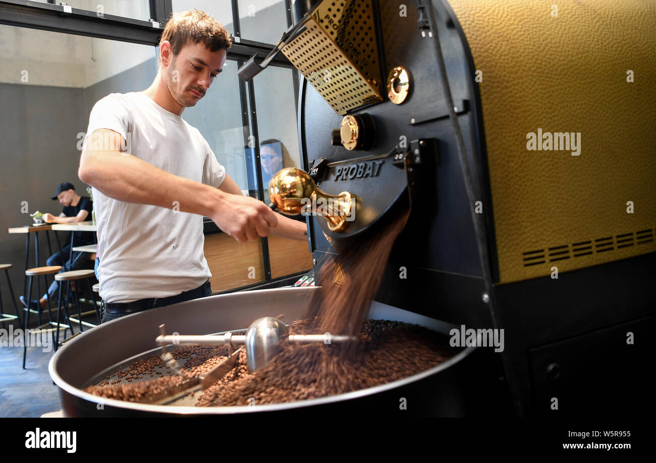 Berlin, Germany. 16th July, 2019. Philipp Reichel fills coffee 9 with
