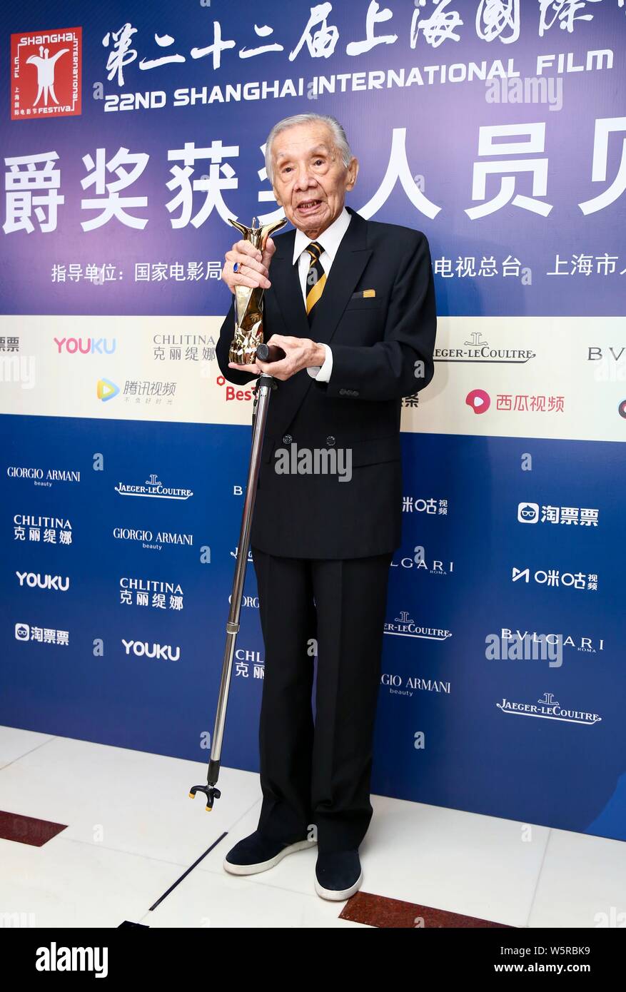 96-year-old Chinese actor Chang Feng poses with his trophy after