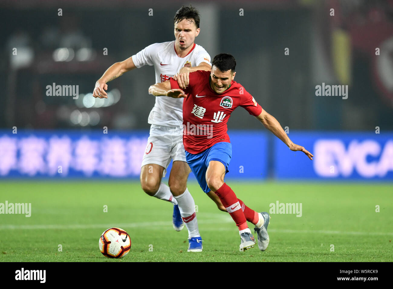 English-born Taiwanese football player Tim Chow, right, of Henan Jianye  passes the ball against Norwegian football player Ole Selnaes of Shenzhen  F.C Stock Photo - Alamy