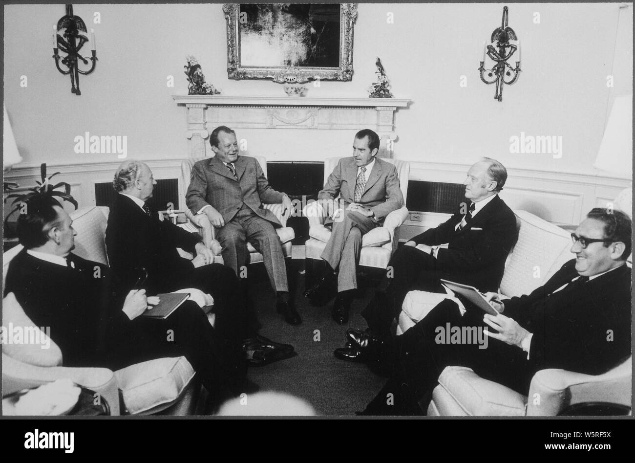 Meeting to discuss US-West German relations; Scope and content:  Pictured: Egon Bahr, Walter Scheel, Willy Brandt, President Nixon, William Rogers, Henry Kissinger. Subject: Head of State - Germany. Stock Photo
