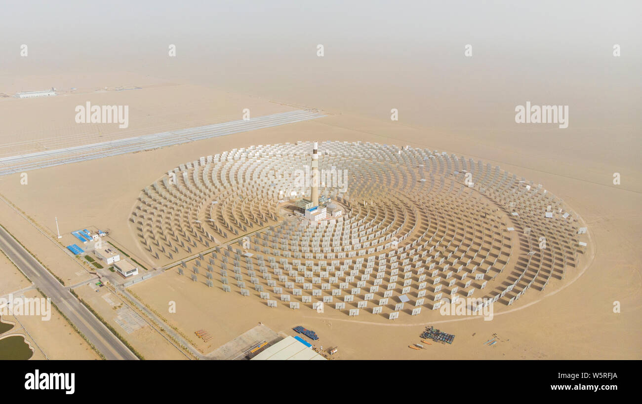 --FILE--Aerial view of the 100-megawatt molten salt solar power concentrated solar power (CSP) plant in Dunhuang city, northwest China's Gansu provinc Stock Photo