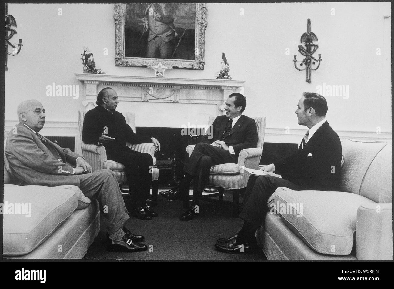 Meeting with the President of Pakistan in the Oval Office; Scope and content:  Pictured: ?,Zulfikar Ali Bhutto, Richard M. Nixon, Alexander M. Haig, Jr. Subject: Heads of State - Pakistan. Stock Photo