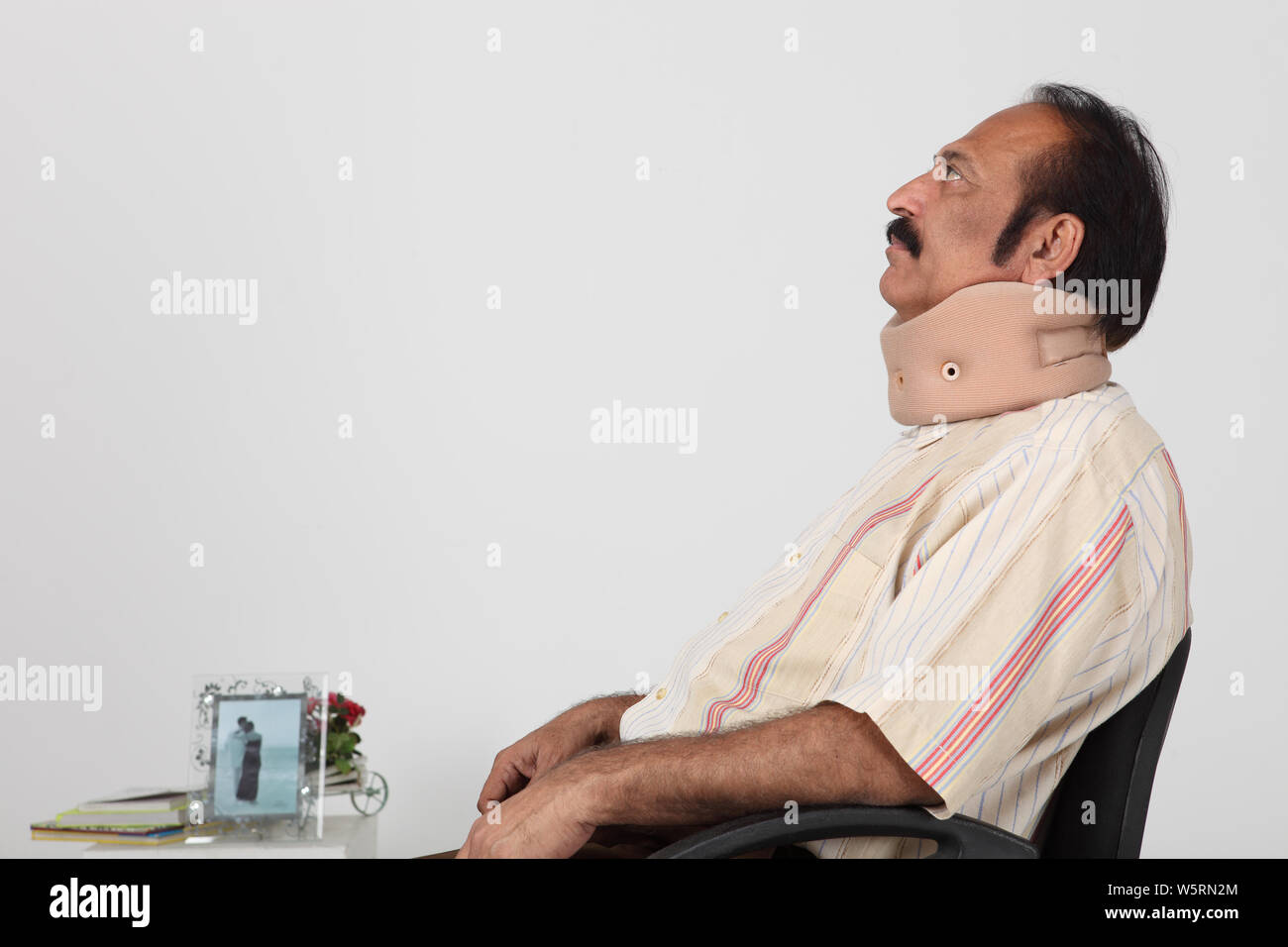 Man wearing a neck brace Stock Photo Alamy