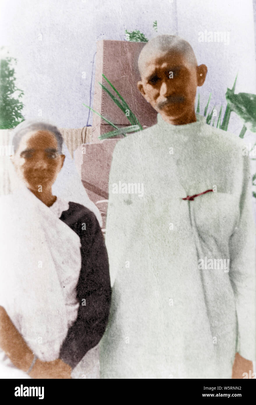 Old vintage photo of Mohandas Gandhi and Kasturba Gandhi 1913 Stock Photo