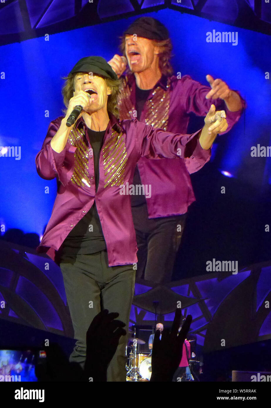 Rolling stones on stage hi-res stock photography and images - Alamy
