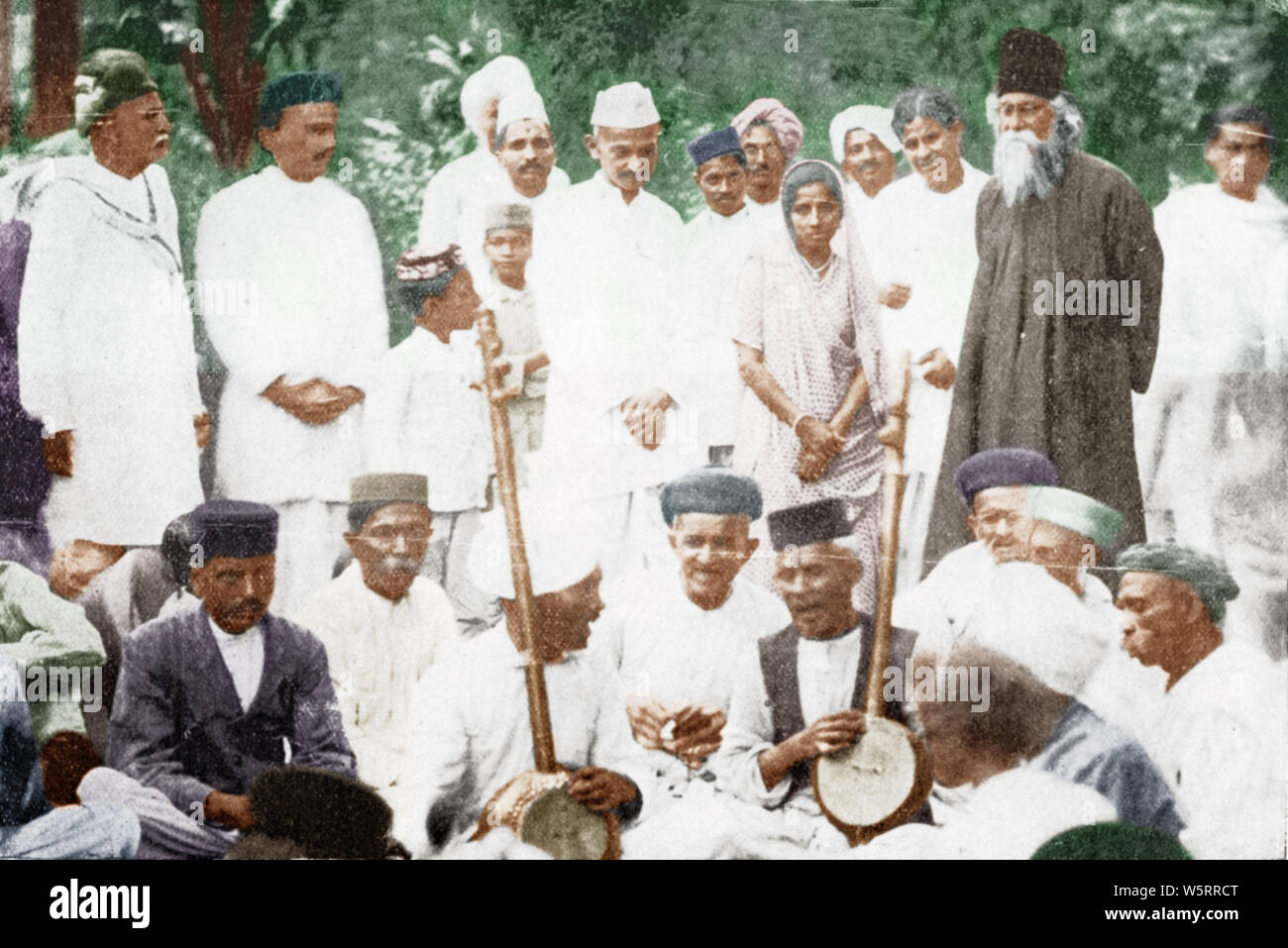 Mahatma Gandhi and Rabindranath Tagore Vanita Vishram Gujarat India April 3 - 5 1920 Stock Photo