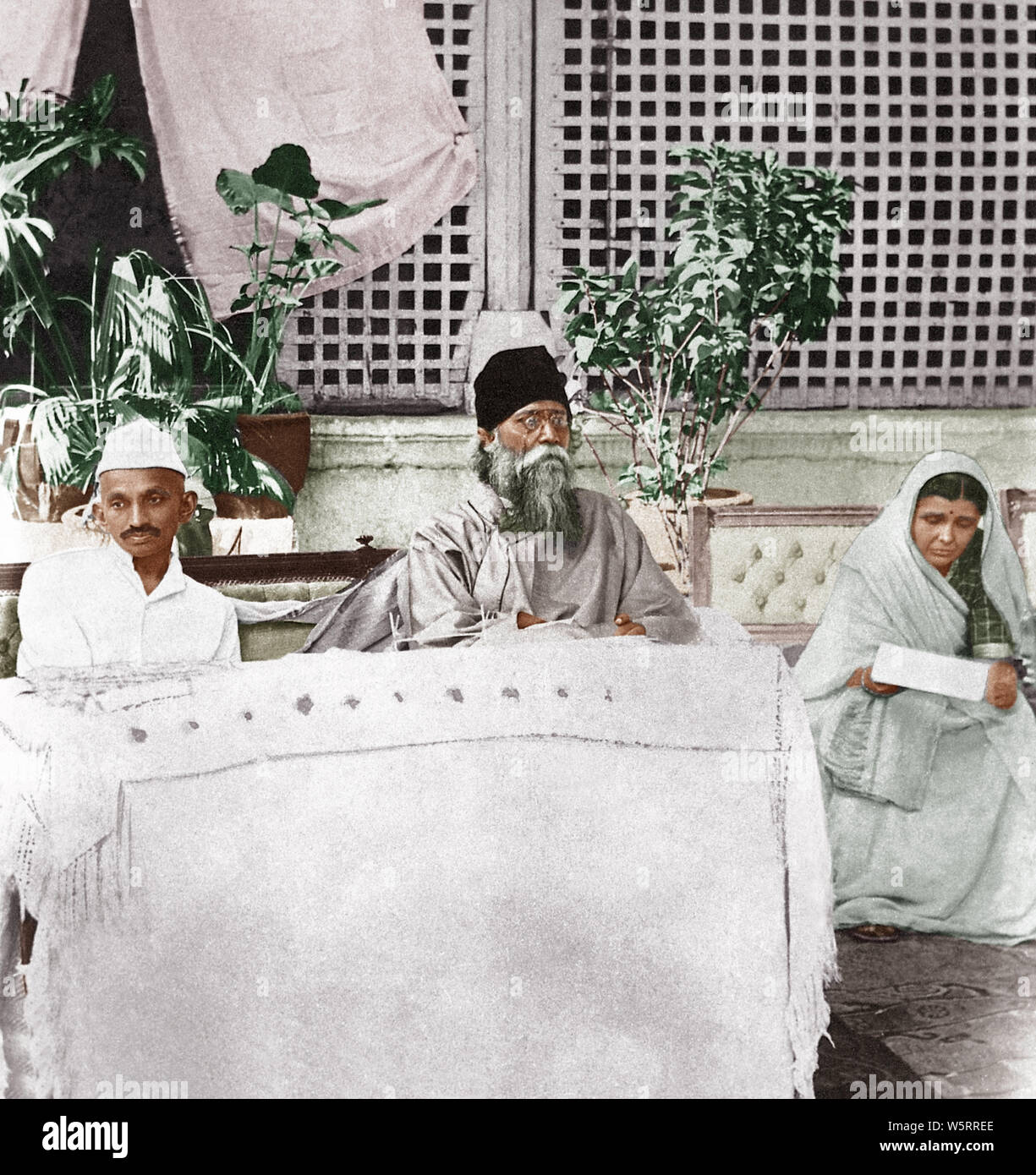 Mahatma Gandhi with Rabindranath Tagore Vanita Vishram Gujarat India Asia April 3 - 5 1920 Stock Photo
