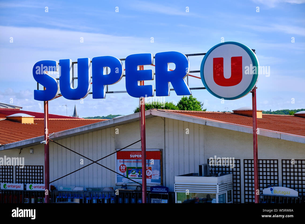 French supermarket Super U store sign above store entrance Stock Photo Alamy French supermarket Super U store sign above store entrance Stock Photo Alamy